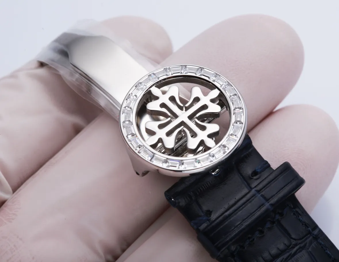 【High-end replica】💰1720! 【Top replica】💰4500! Patek Philippe Starry Sky upgraded and revised version V3 is officially launched. This version corrects the "clockwise" calendar direction consistent with the official version, adds a diamond-set version of the buckle, and tool-free disassembly and assembly of the belt. Text: Patek Philippe 6102 | 6104 Super Complication Series/Geneva Sky Series, have you ever imagined wearing the starry sky on your wrist? This starry sky watch has a unique astrological function. You can enjoy the Geneva sky map on the dial. The blue letters are matched with the 18K real gold-plated moon phase, which is consistent with the original. The black letters are matched with the enamel white moon phase, which is consistent with the original. It took 30 months to carefully build. It uses the original imported Miyota fully automatic mechanical movement modified 324S. The 6 o'clock position on the side of the case It uses imported Swarovski natural rhinestones and an original 18K gold automatic hammer. The moon on the dial will automatically change according to the full moon and eclipse of the moon in the sky. The glass is processed with advanced technology. The micro-arch shape allows the glass to refract light and have a stronger three-dimensional effect, making the dial look more transparent. Men’s ultimate dream is to have the king of watches in hand. Nothing else! (Focus on original new machines) Focus is an attitude, produced by JH!